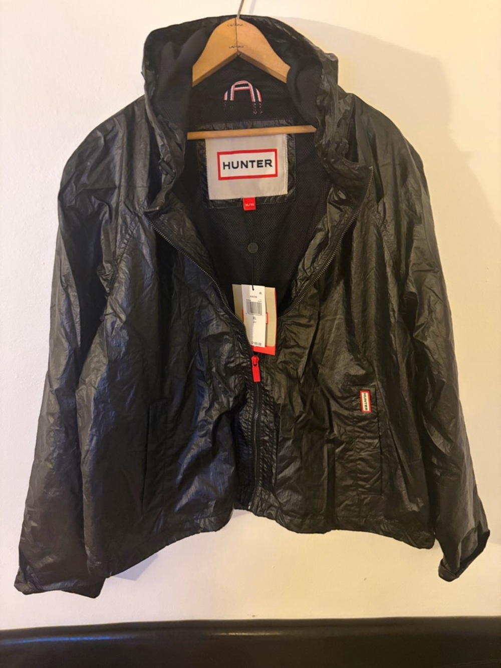New Hunter Men's Black Jay crinkle water resistant Windbreaker with Red zipper.